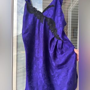 Victoria’s Secret gold label slip size M